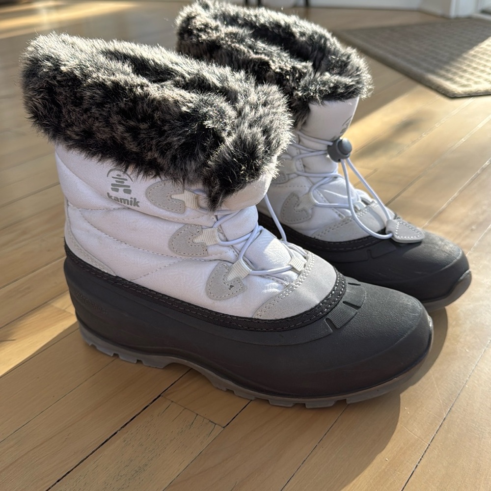Kamik Women’s MomentumL2 Winter Boot Size 8